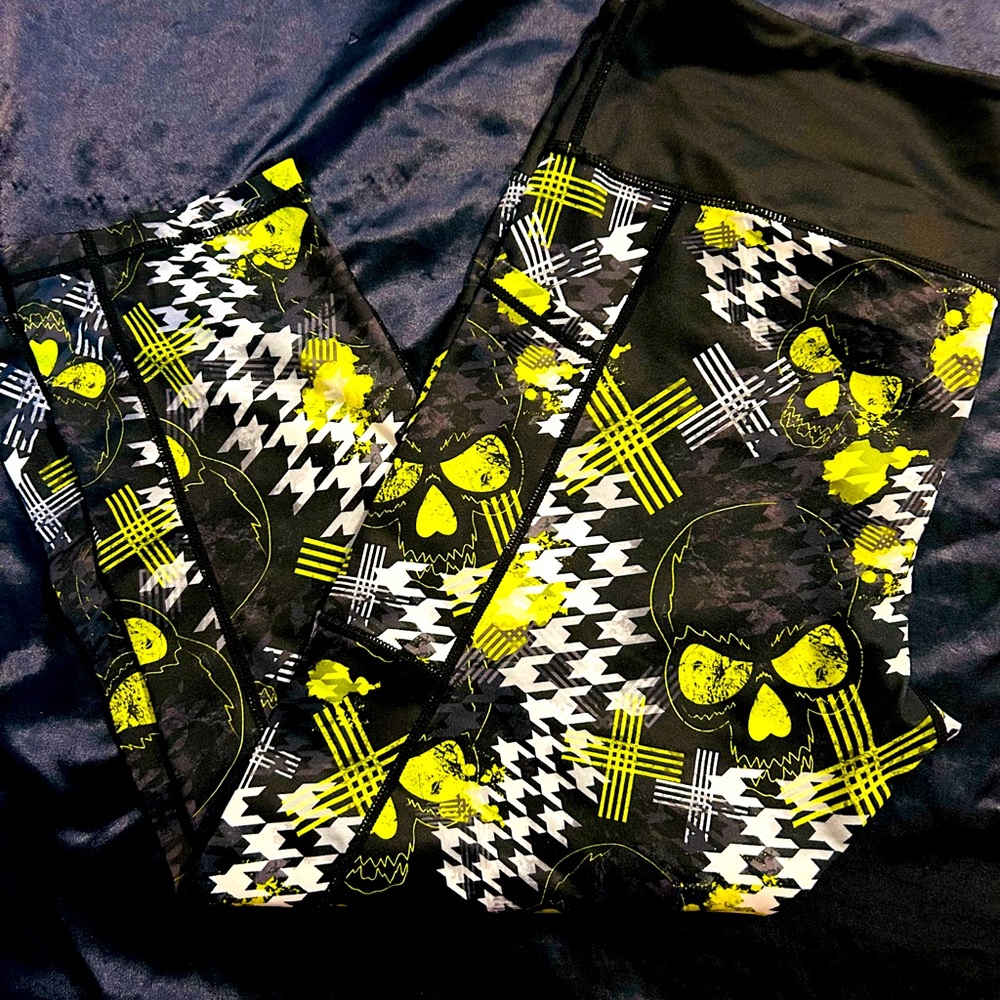 CVG Capris. XL. No flaws, great condition.